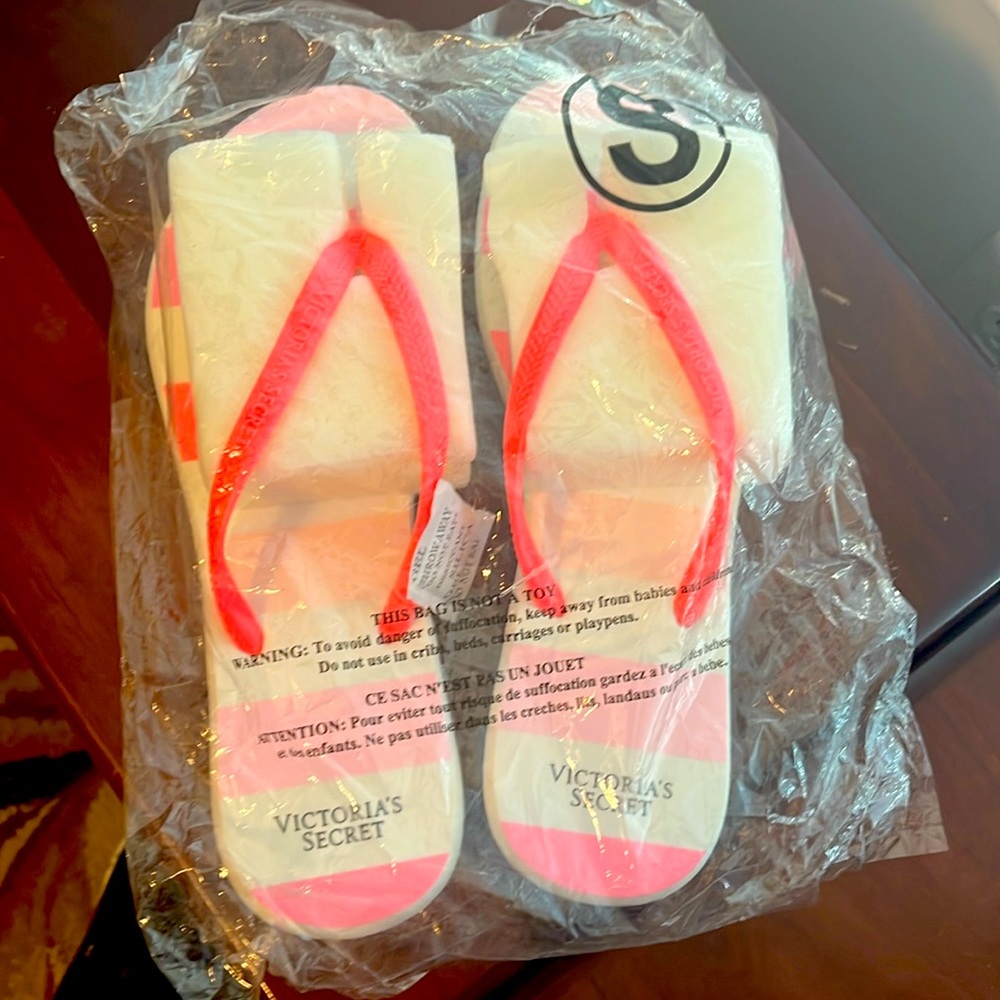 Victoria’s Secret flip flops